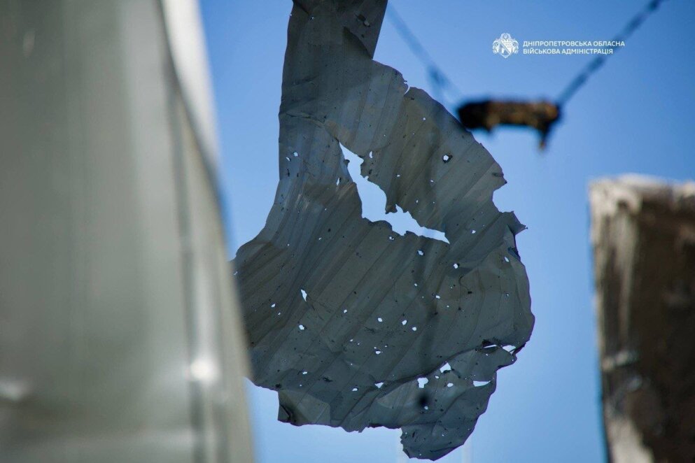 Згорілі вантажні автомобілі та понівечене обладнання: АЗС Дніпра та області зазнали масштабних руйнувань