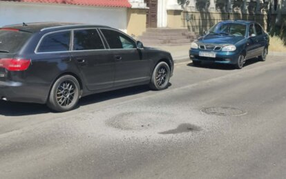 Безпечний Дніпро: на вулиці Єфремова заклали яму за заявками містян
