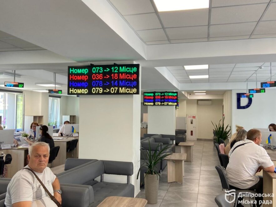ОФІЦІЙНО                Сонячні панелі, генератори та акумулятори: як у Дніпрі забезпечили безперервну роботу «Прозорого офісу»