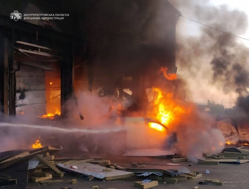 Ворог понад 10 разів атакував Дніпропетровщину: пошкоджені будівлі, підприємства та автомобілі