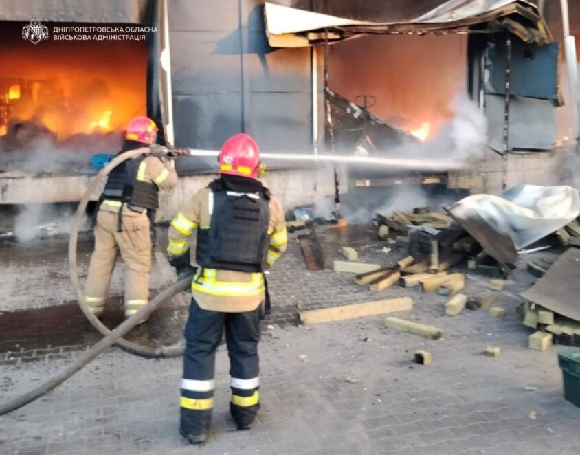 Ворог понад 10 разів атакував Дніпропетровщину: пошкоджені будівлі, підприємства та автомобілі