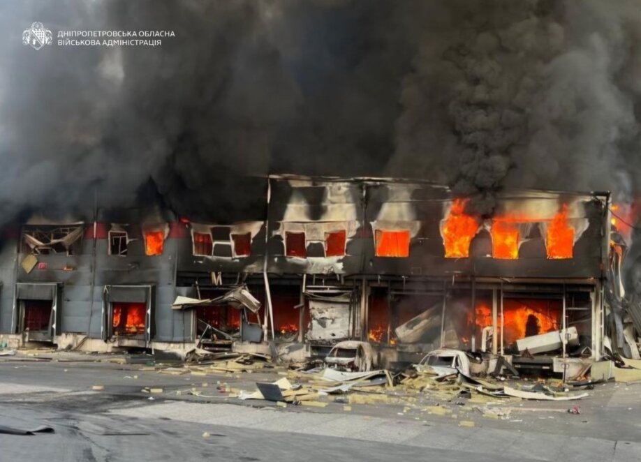 Ворог понад 10 разів атакував Дніпропетровщину: пошкоджені будівлі, підприємства та автомобілі