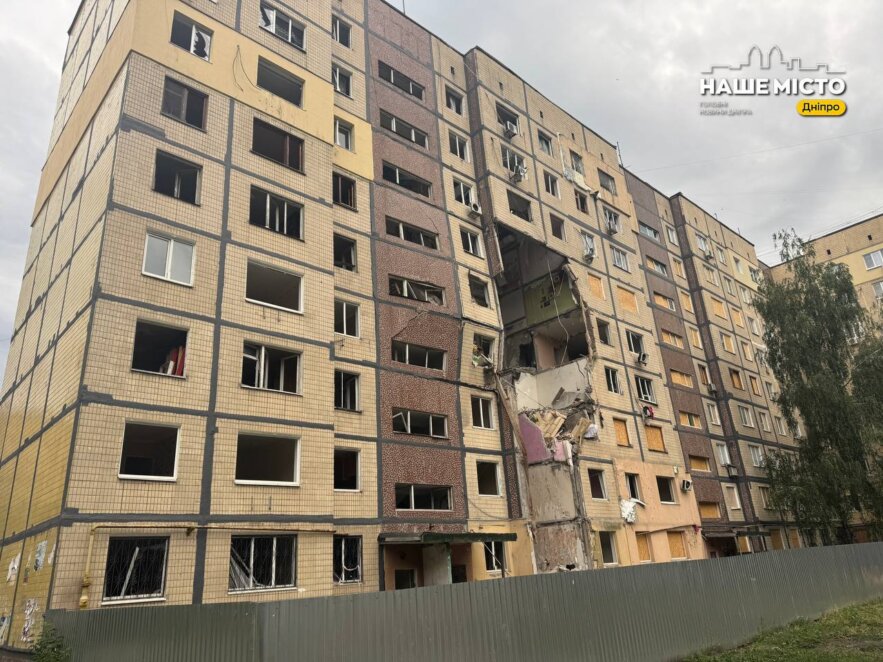 У Дніпрі на Перемозі стався обвал у будинку, в який торік влучив «шахед»