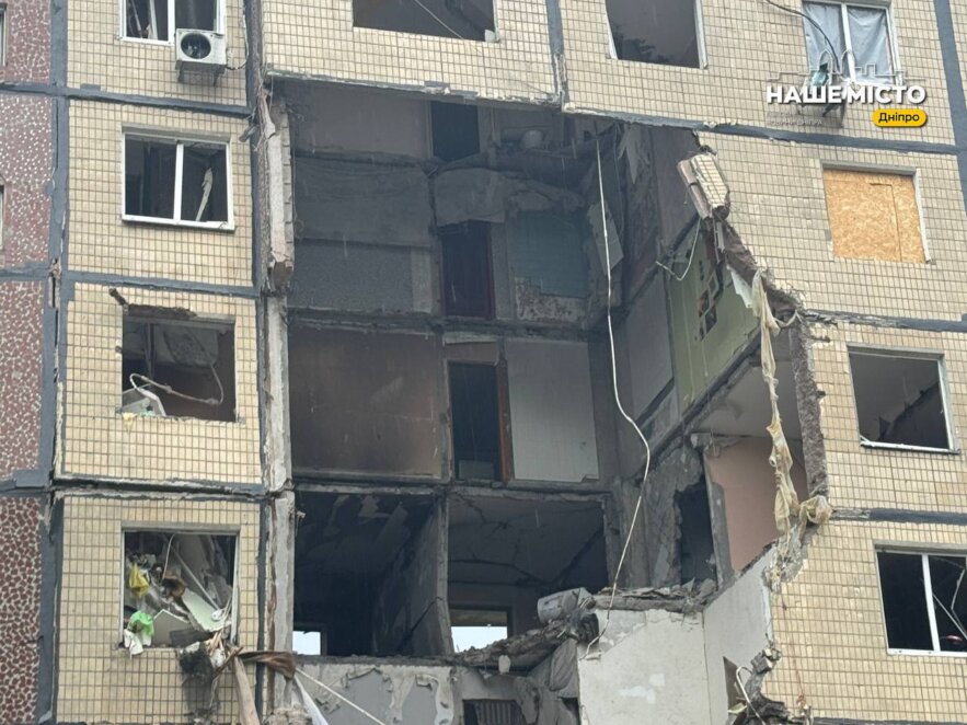 У Дніпрі на Перемозі стався обвал у будинку, в який торік влучив «шахед»
