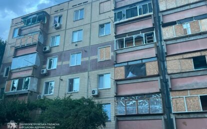 Почти 20 атак за сутки: в Днепропетровской области ранен мужчина, повреждены дома, школа и АЗС