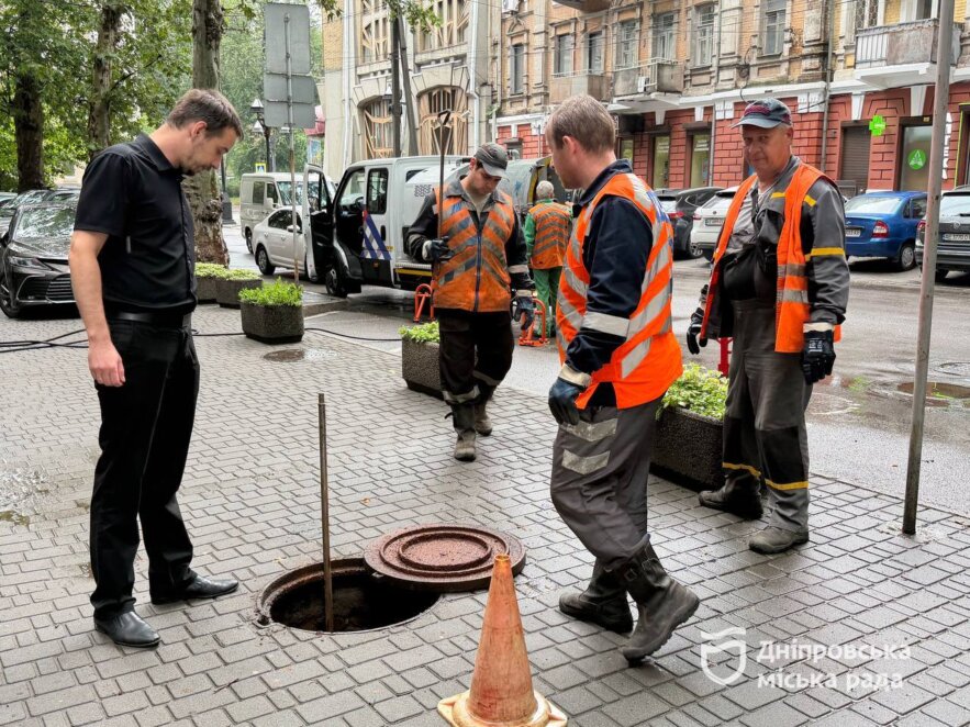 У Дніпрі аварійні бригади забезпечують стабільну роботу водопроводу та каналізації