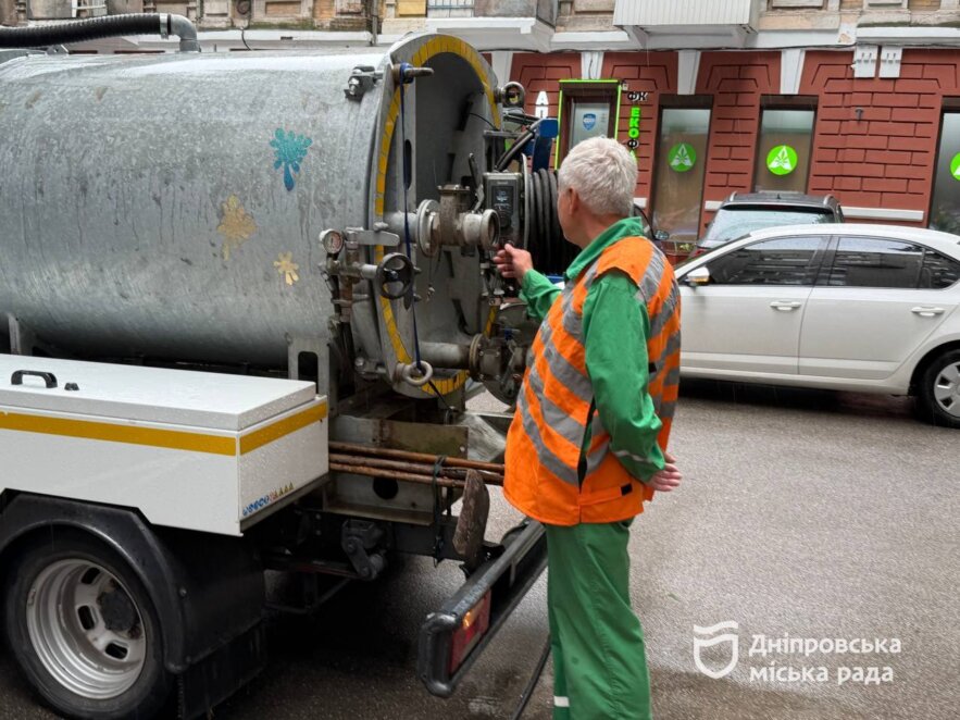 У Дніпрі аварійні бригади забезпечують стабільну роботу водопроводу та каналізації