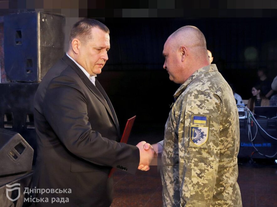 ОФІЦІЙНО                Керівник ДніпроОВА Ганжа та мер Філатов привітали військових із 10-ю річницею створення Повітряного командування «Схід»