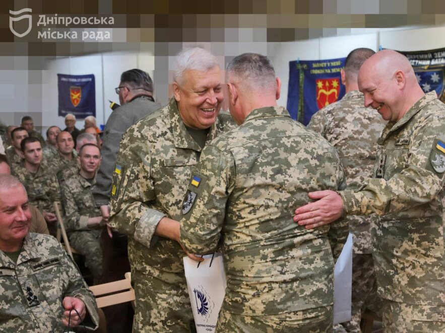 ОФІЦІЙНО                Керівник ДніпроОВА Ганжа та мер Філатов привітали військових із 10-ю річницею створення Повітряного командування «Схід»
