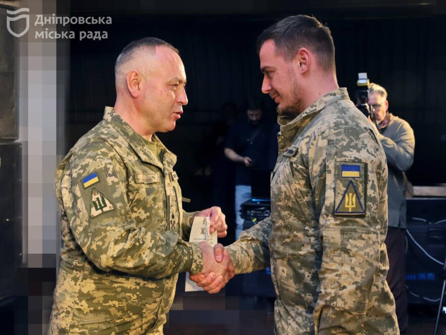 ОФІЦІЙНО                Керівник ДніпроОВА Ганжа та мер Філатов привітали військових із 10-ю річницею створення Повітряного командування «Схід»