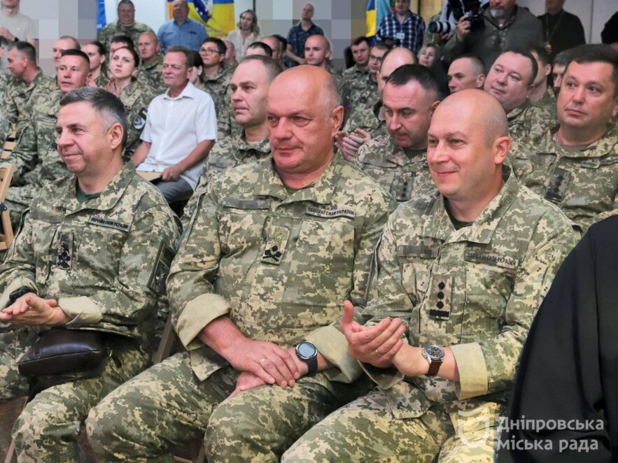 ОФІЦІЙНО                Керівник ДніпроОВА Ганжа та мер Філатов привітали військових із 10-ю річницею створення Повітряного командування «Схід»