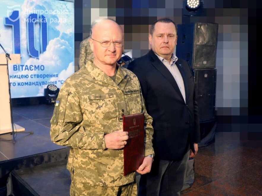 ОФІЦІЙНО                Керівник ДніпроОВА Ганжа та мер Філатов привітали військових із 10-ю річницею створення Повітряного командування «Схід»