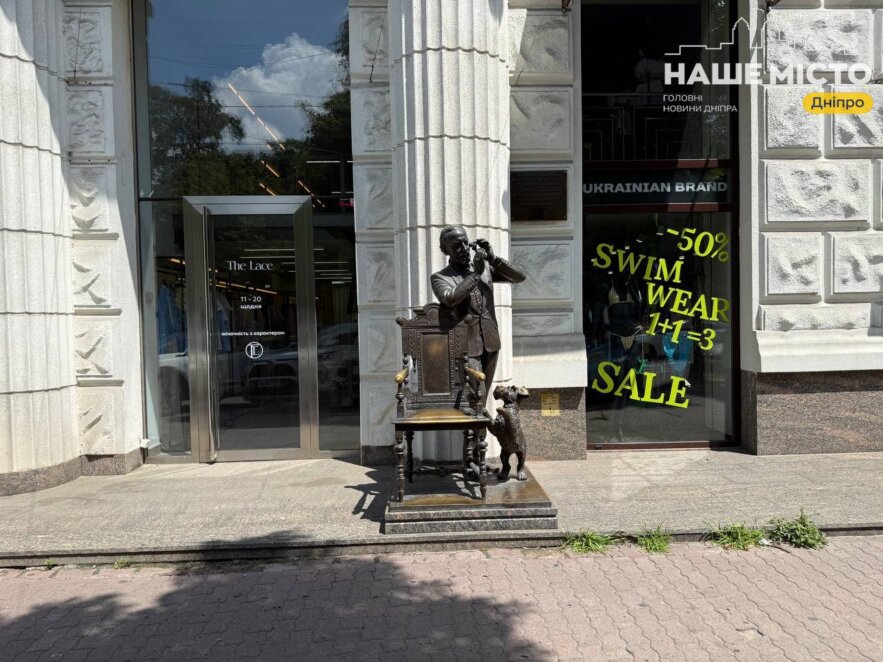 Магічний перстень та легенда про заміжжя: що символізує скульптура ювеліра у центрі Дніпра