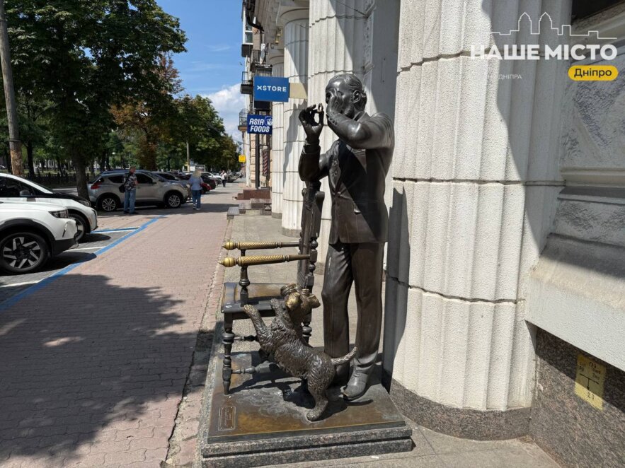 ЕКСКЛЮЗИВ
                                Магічний перстень та легенда про заміжжя: що символізує скульптура ювеліра у центрі Дніпра