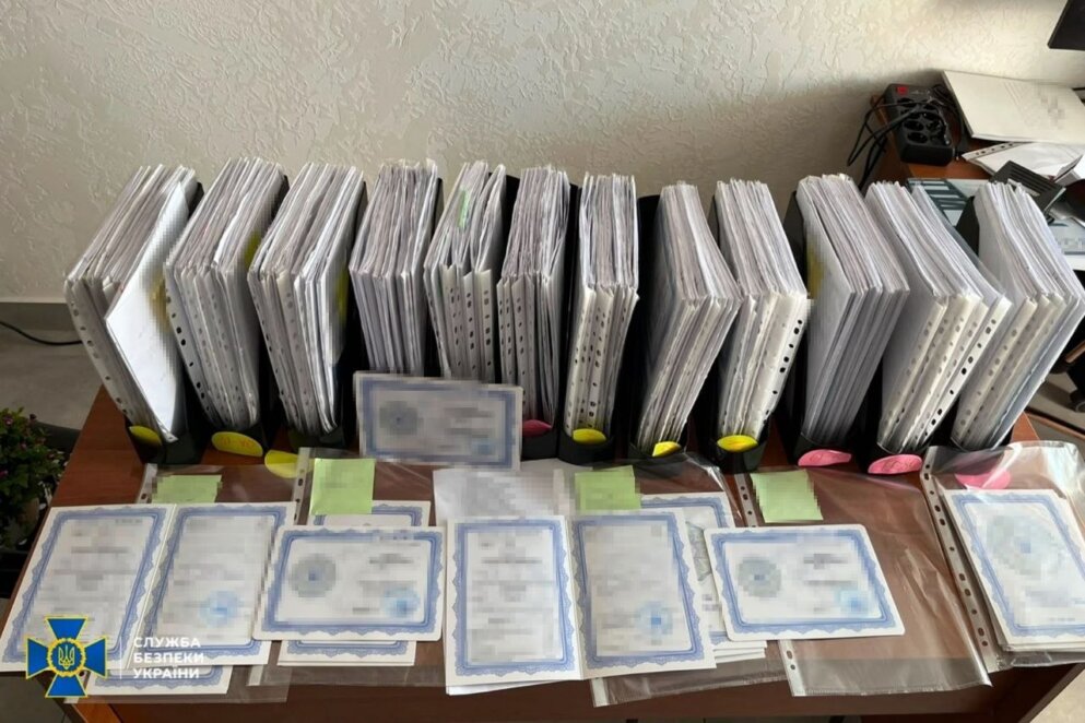На Дніпропетровщині викрили блогера, який передавав у месенджер маршрути мобільних груп ТЦК