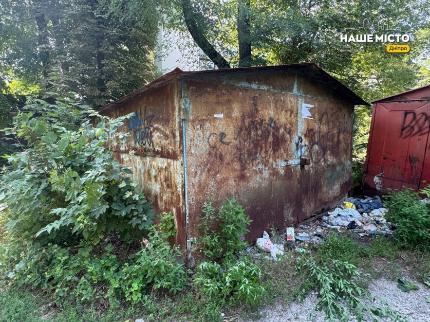 Демонтаж незаконних гаражів у Дніпрі