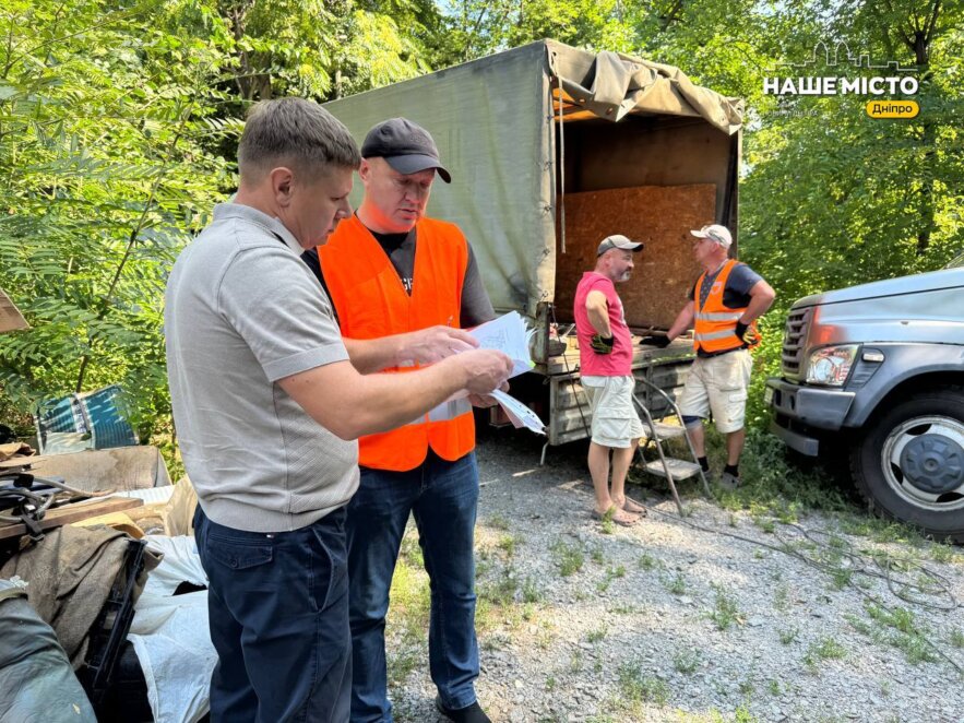 Демонтаж незаконних гаражів у Дніпрі