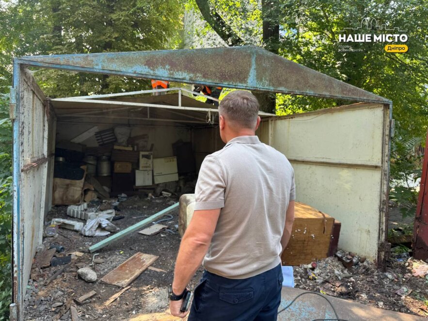 Демонтаж незаконних гаражів у Дніпрі
