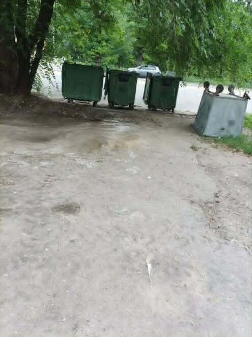 У Дніпрі продовжують прибрати стихійні звалища та вивозити сміття за заявками місцях
