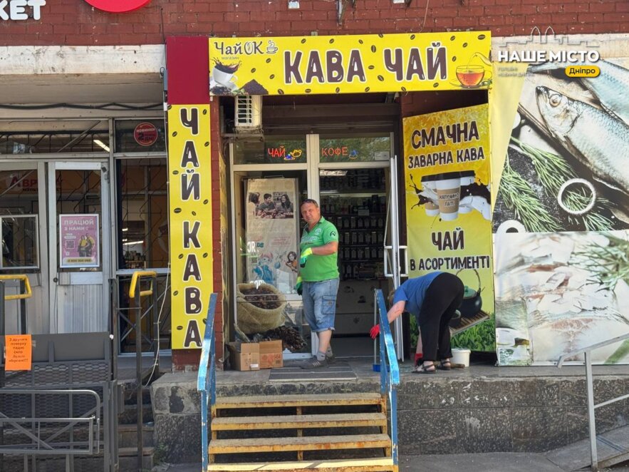 ЕКСКЛЮЗИВ
                                Внаслідок ворожої атаки у Дніпрі пошкоджено десяток магазинів