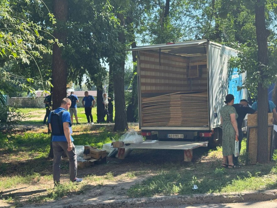 ЕКСКЛЮЗИВ
                                Сотні вибитих вікон, понівечені магазини та потрощені авто: що відбувається на місці атаки у Дніпрі