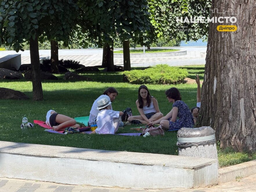 ЕКСКЛЮЗИВ
                                Тіниста прохолода та краєвиди на Дніпро: який вигляд має парк Шевченка наприкінці липня