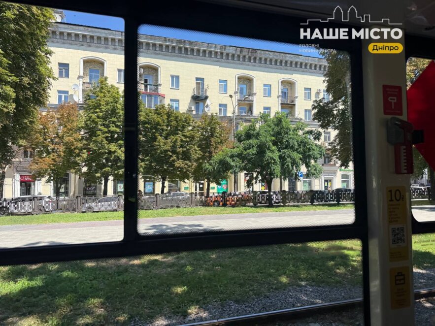 ЕКСКЛЮЗИВ
ОФІЦІЙНО                Новий трамвай із кондиціонером, пандусом та відеонаглядом вийшов на маршрут у Дніпрі