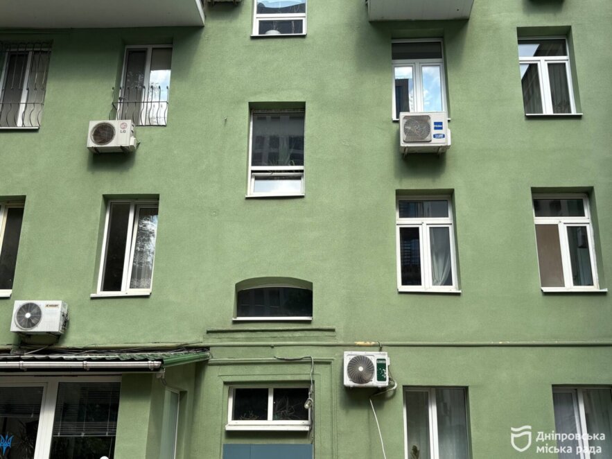 Дніпро відновлює пошкоджені внаслідок ворожих атак будинки: у ОСББ на вул. Гоголя, 9 вже завершили всі ремонтні роботи