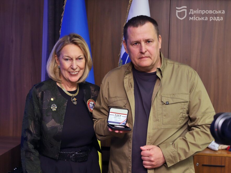 ОФІЦІЙНО                Філатов провів зустріч із Бонні Керролл — президенткою TAPS і впливовою у США громадською діячкою