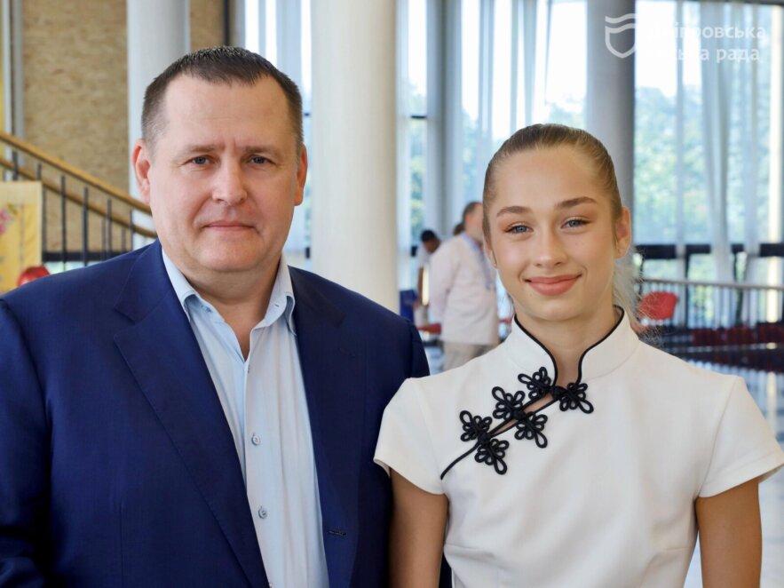 ОФІЦІЙНО                «Сила героїв»: у Дніпрі відзначили 14 мешканців міста та області, чиї праця та досягнення зміцнюють незалежність України