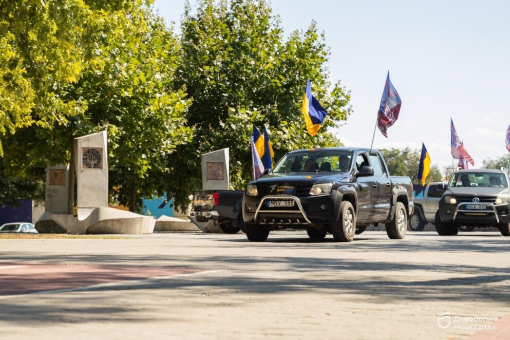 ОФІЦІЙНО                У Дніпрі передали п’ять нових пікапів бійцям 7-го корпусу ДШВ