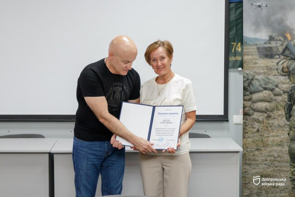 ОФІЦІЙНО                У Дніпрі до Дня Незалежності відзначили волонтерів, які допомагають захисникам