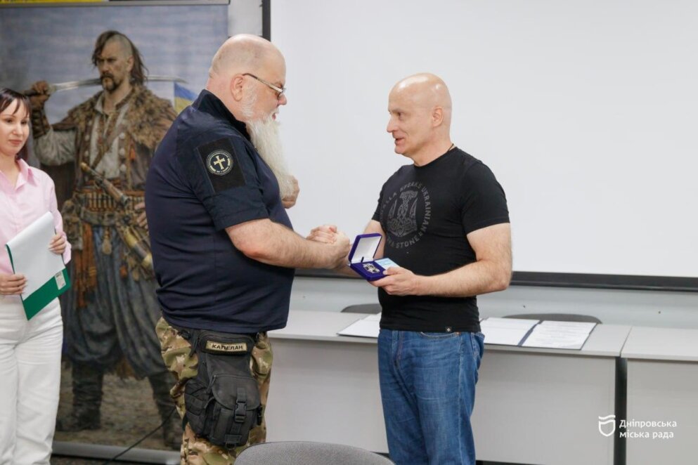 ОФІЦІЙНО                У Дніпрі до Дня Незалежності відзначили волонтерів, які допомагають захисникам
