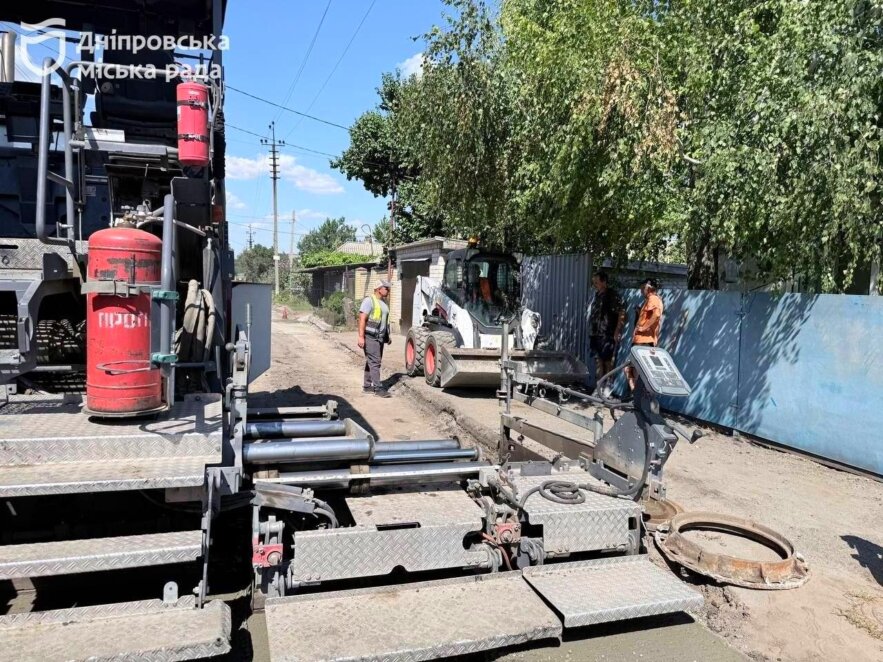 ОФІЦІЙНО                У Дніпрі на ж/м Самарівка завершують асфальтування вулиці Бутової