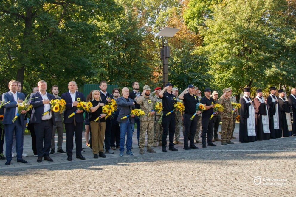 Дніпро вшанував пам’ять захисників України, які віддали життя за незалежність, суверенітет і територіальну цілісність держави