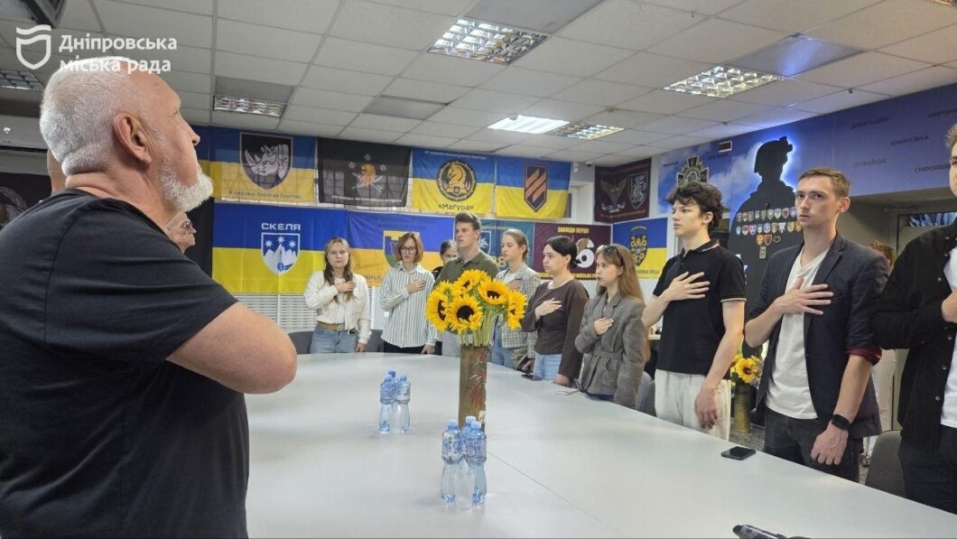 ОФІЦІЙНО                У Дніпрі до Дня пам’яті захисників України, які загинули в боротьбі за незалежність, провели зустріч молоді із ветеранами