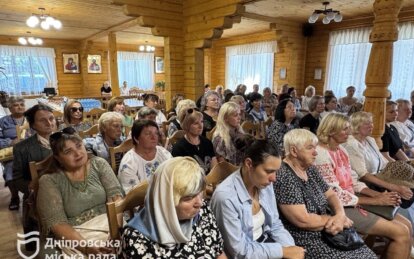 «Ми чекаємо на них щодня»: у Дніпрі об’єднали родини полонених та зниклих безвісти за молитовним сні...