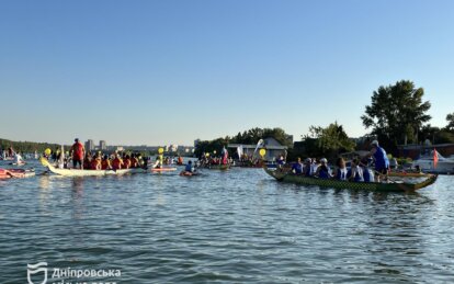 Від сапів до драгонботів: у Дніпрі влаштували масштабну ходу на воді Dnipro Water Fest
