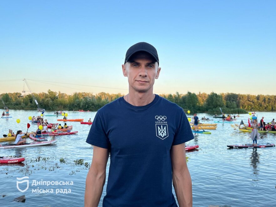 Від сапів до драгонботів: у Дніпрі влаштували масштабну ходу на воді Dnipro Water Fest