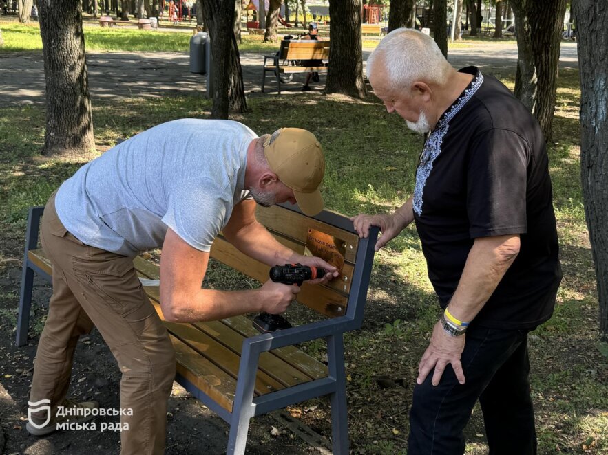 У Дніпрі встановили меморіальну табличку на честь полеглих Захисниць України