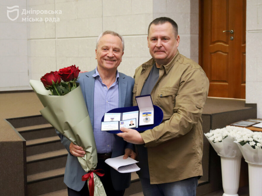 Сесія міськради: Дніпро пишається молоддю, допомагає військовим та має 500 років славетної історії