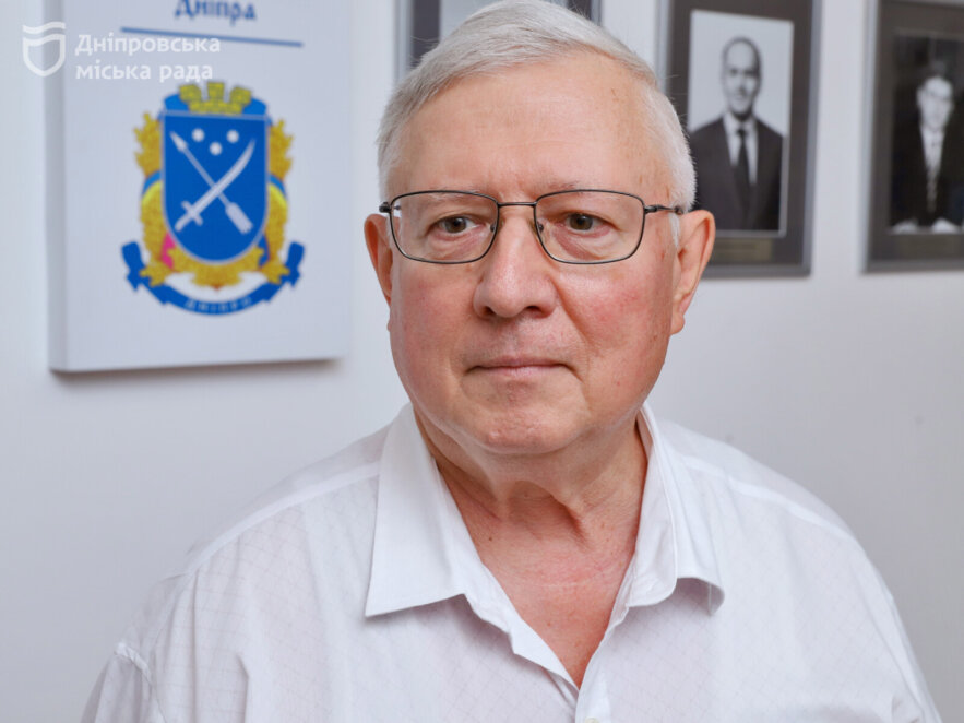 Сесія міськради: Дніпро пишається молоддю, допомагає військовим та має 500 років славетної історії