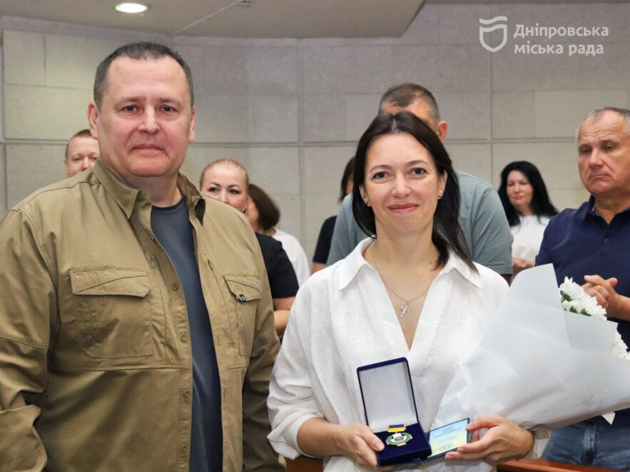 Сесія міськради: Дніпро пишається молоддю, допомагає військовим та має 500 років славетної історії
