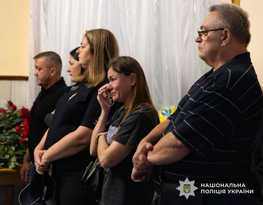 У Дніпрі попрощалися з поліцейським Артемом Кучером, який загинув внаслідок атаки FPV-дронів Марганці