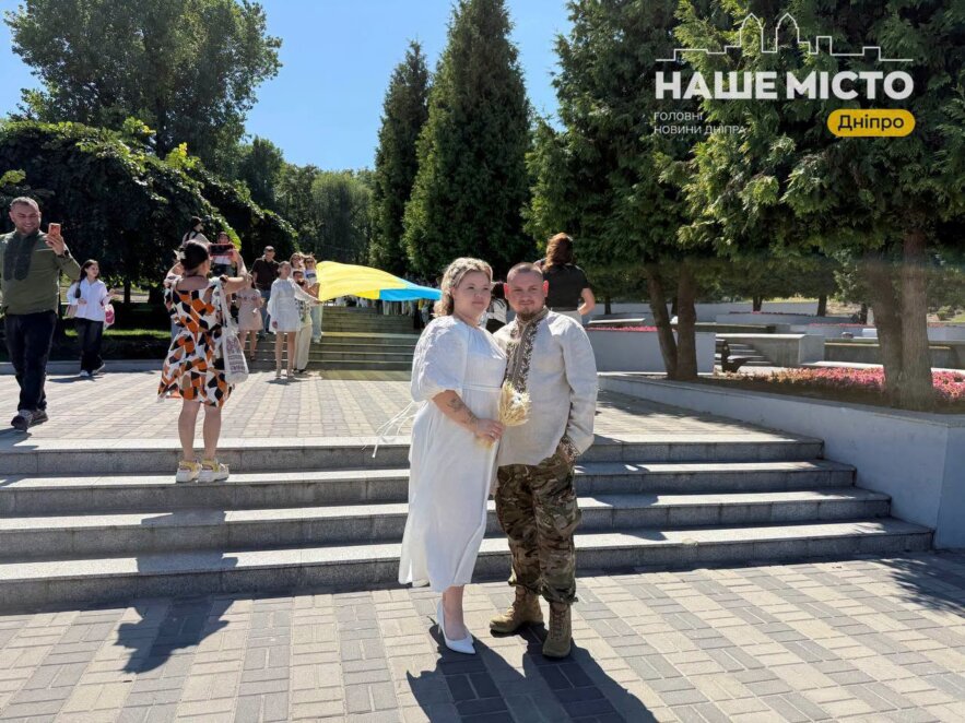 ЕКСКЛЮЗИВ
ОФІЦІЙНО                «Крила єдності»: у Дніпрі до Дня Незалежності пройшли містом із 50-метровим прапором