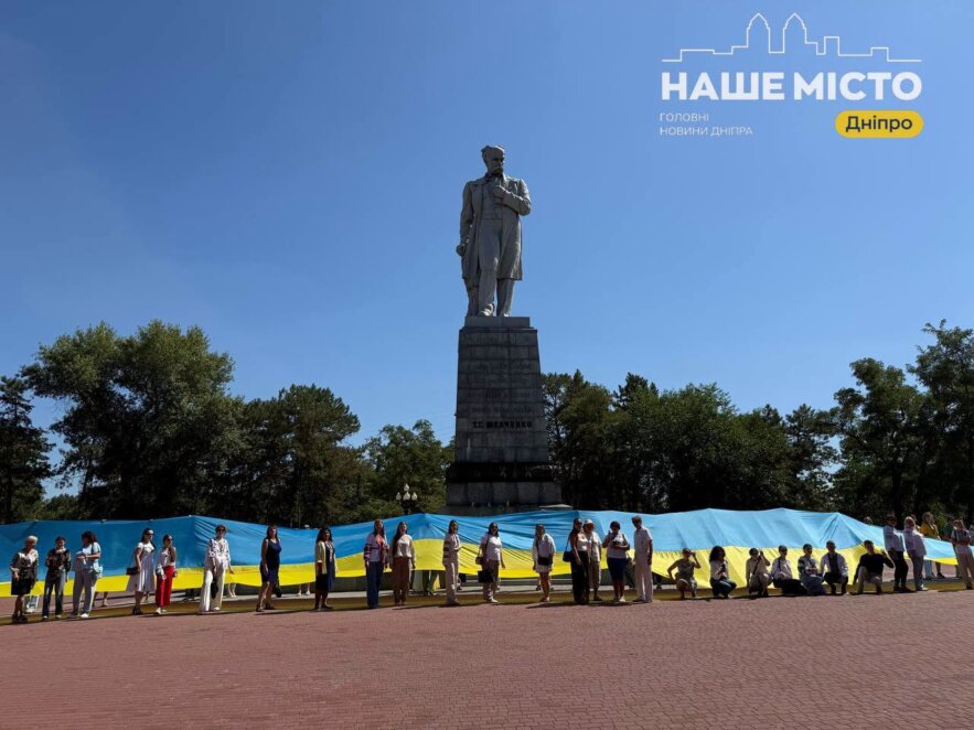 ЕКСКЛЮЗИВ
ОФІЦІЙНО                «Крила єдності»: у Дніпрі до Дня Незалежності пройшли містом із 50-метровим прапором