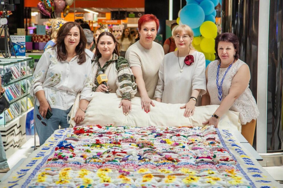 У Дніпрі встановили національний рекорд: «Рушник Єдності» із 2290 текстильних вареників