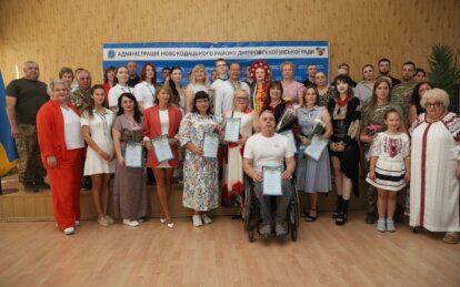 У Новокодацькому районі Дніпра напередодні Дня Незалежності нагородили тих, хто тримає тил