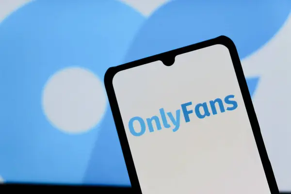 У Дніпрі судили порноактора з OnlyFans: суд конфіскував iPhone та іграшки для дорослих
