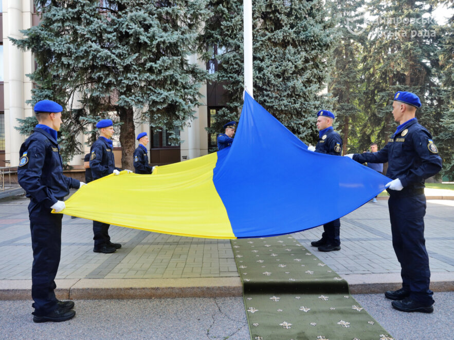 У Дніпрі в День Державного прапора урочистого підняли Український стяг